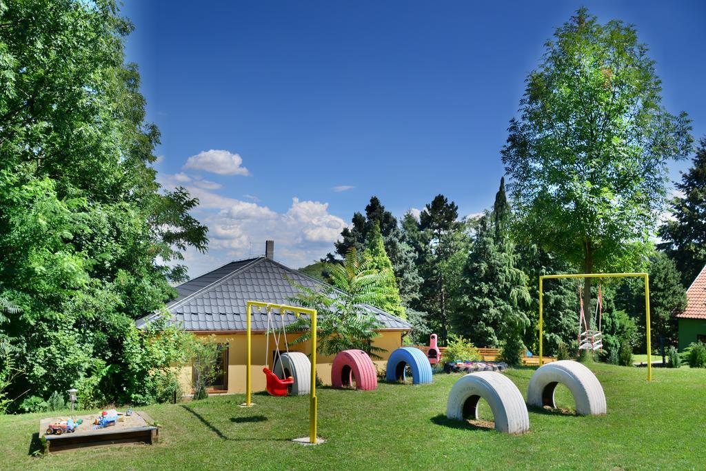 Areal Hradisek Villa Klobouky u Brna Bagian luar foto