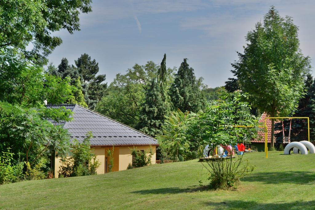 Areal Hradisek Villa Klobouky u Brna Bagian luar foto
